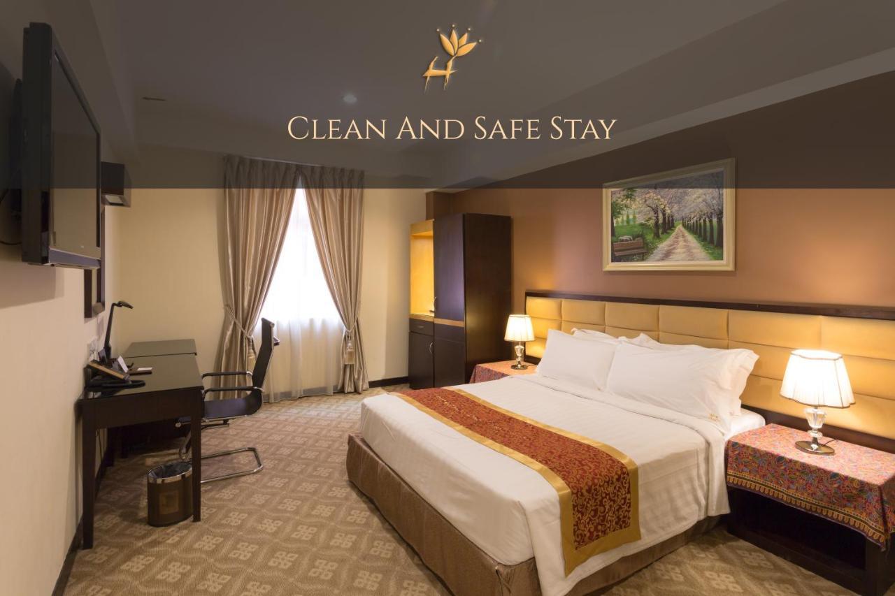 Hallmark Crown Hotel Malacca Esterno foto