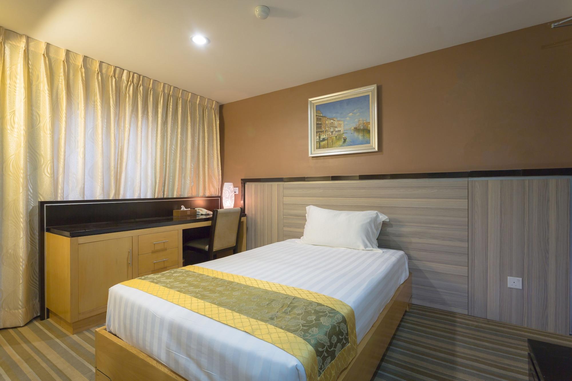 Hallmark Crown Hotel Malacca Esterno foto